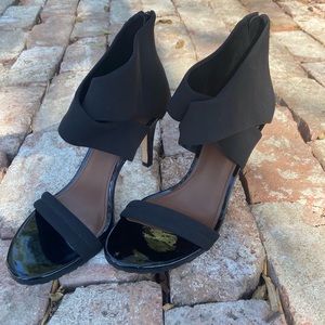 Donald J Pliner black pumps 9.5